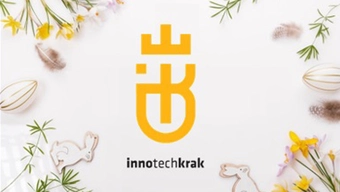 grafika dekoracyjna. Plansza z logotypem, tekstem "InnoTechKrak" oraz symbolami królików, jajek i żonkili.